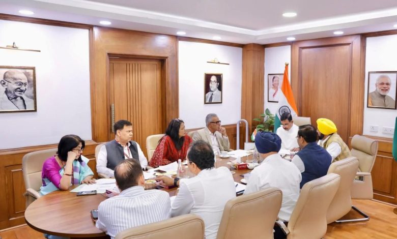 किसानों के लिए बड़ी राहत; पंजाब में भारतीय खाद्य निगम के गोदामों में पड़े 155 लाख मीट्रिक टन चावल और गेहूं के स्टॉक की लिफ्टिंग के लिए विशेष रेल गाड़ियां चलाई जाएंगी: मुख्यमंत्री भगवंत सिंह मान