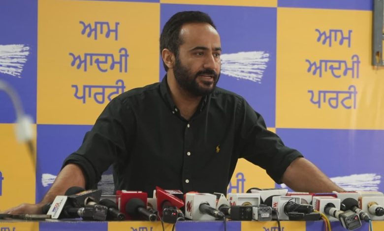 आप' नेताओं के घर पर ईडी-सीबीआई की रेड करवाकर अमित शाह पार्टी तोड़ने की कर रहे कोशिश: मीत हेयर
