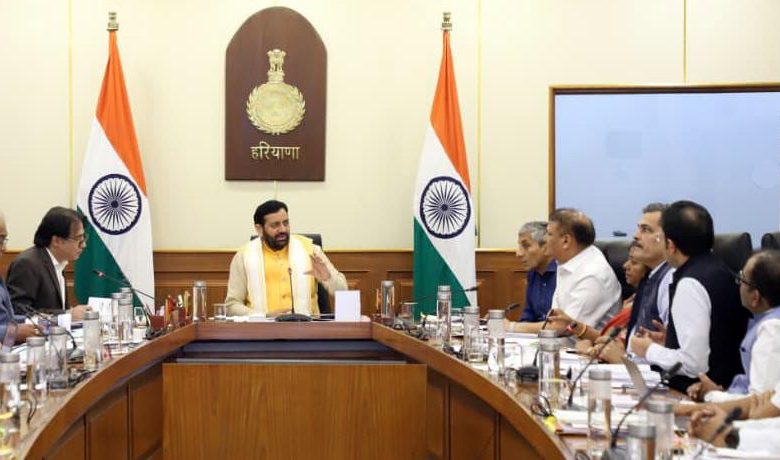 हरियाणा विजन 2047 औद्योगिक विकास के तहत सरकार बैठक में स्टार्टअप और इंफ्रास्ट्रक्चर विकास रोडमैप पर चर्चा करती हुई।