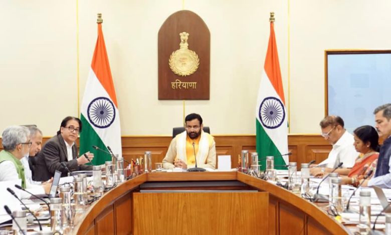 विजन 2047 शिक्षा नीति हरियाणा के तहत मुख्यमंत्री नायब सिंह सैनी शिक्षा विभाग के साथ बैठक करते हुए और नए सुधारों पर चर्चा करते हुए।