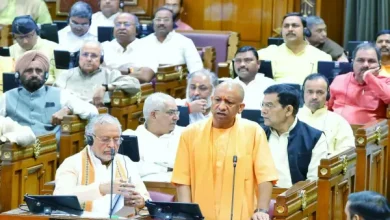 उत्तर प्रदेश विधानमंडल के विशेष सत्र को संबोधित करते हुए मुख्यमंत्री योगी आदित्यनाथ (Yogi Adityanath)।