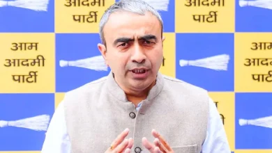 अनुराग ढांडा प्रेस कॉन्फ्रेंस पर बोलते हुए, हर्ष संघवी मामले पर प्रतिक्रिया देते हुए