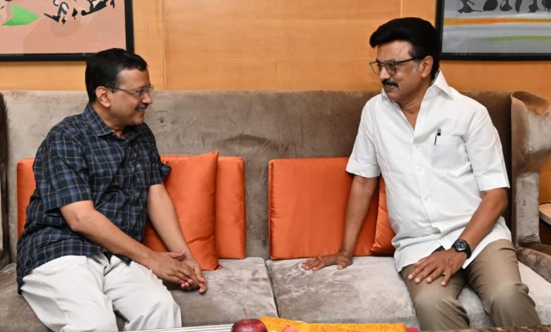 अरविंद केजरीवाल और एमके स्टालिन मुलाकात शिक्षा स्वास्थ्य महिला सशक्तिकरण चर्चा