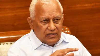 बाढ़ से सुरक्षा के लिए मान सरकार की एडवांस तैयारी के तहत नहरों की सफाई और तटबंधों को मजबूत करते हुए कार्य करते अधिकारी