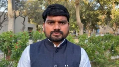 सागबारा बाजार में आम आदमी पार्टी के डोर-टू-डोर अभियान के दौरान विधायक चैतर वसावा का जनसंपर्क।