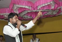 AAP रैली नर्मदा जिला चैतर वसावा गुजरात में गांव सभा को संबोधित करते हुए और बड़ी संख्या में जुटी भीड़