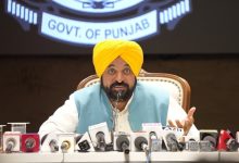 चंडीगढ़ में मीडिया प्रतिनिधियों को संबोधित करते हुए मुख्यमंत्री भगवंत मान का बयान और केंद्र सरकार के खिलाफ विरोध।