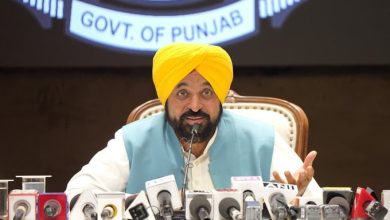 चंडीगढ़ में मीडिया प्रतिनिधियों को संबोधित करते हुए मुख्यमंत्री भगवंत मान का बयान और केंद्र सरकार के खिलाफ विरोध।