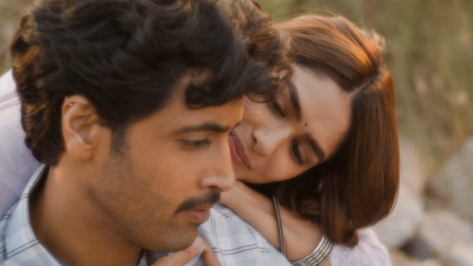 डकैत ट्रेलर में मृणाल ठाकुर और अदिवि शेष का एक्शन अवतार