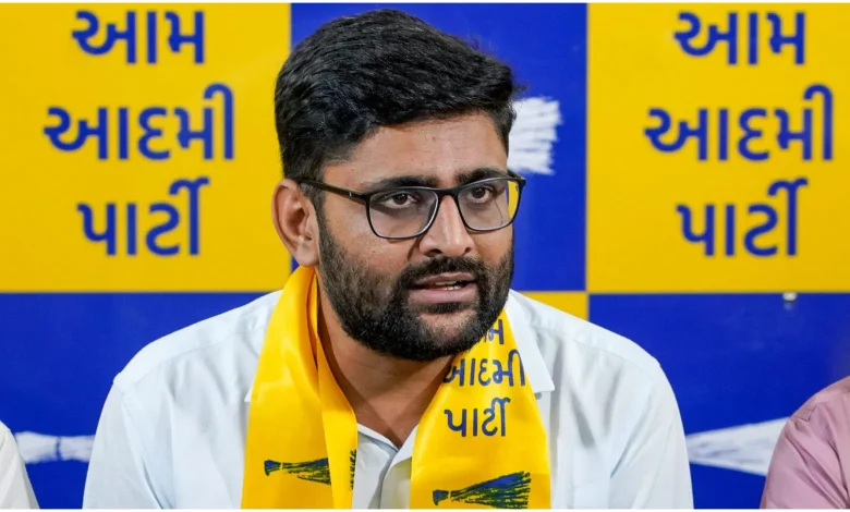 AAP विधायक गोपाल इटालिया वायरल ऑडियो मामले पर बयान देते हुए।