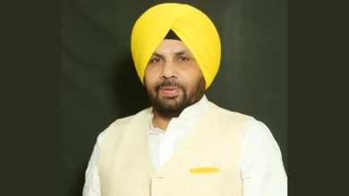 अंबेडकर जयंती समारोह के दौरान डॉ. भीमराव अंबेडकर को श्रद्धांजलि देते कैबिनेट मंत्री हरभजन सिंह ETO