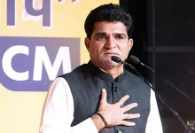 गुजरात चुनाव में AAP उम्मीदवार पर फायरिंग मामले पर बयान देते हुए इसुदान गढ़वी, निष्पक्ष जांच की मांग करते हुए