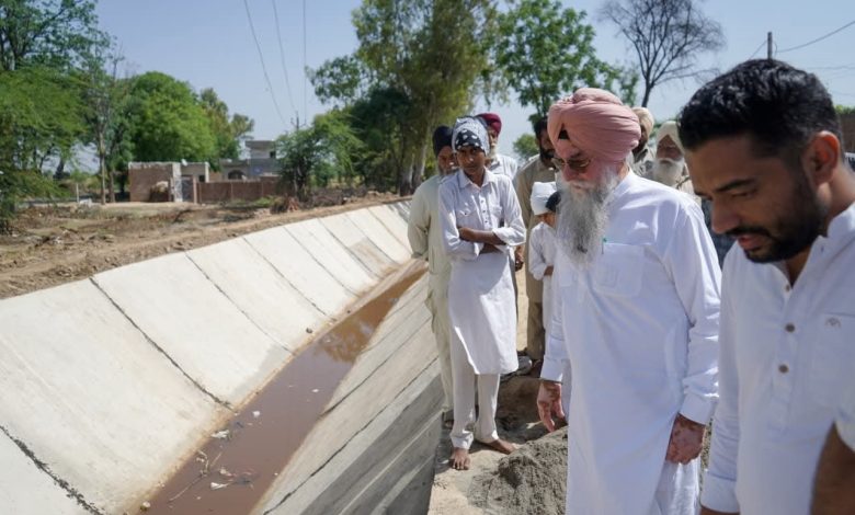 कोटकपूरा रजबाहा का निरीक्षण करते हुए पंजाब विधानसभा स्पीकर कुलतार सिंह संधवां