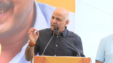 अंबेडकर जयंती पर मनीष सिसोदिया डॉ. भीमराव अंबेडकर को श्रद्धांजलि देते हुए और शिक्षा का संदेश साझा करते हुए।