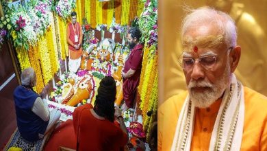 प्रधानमंत्री नरेन्द्र मोदी भगवान हनुमान जी से प्रार्थना कर रहे हैं – प्रधानमंत्री हनुमान जी प्रार्थना