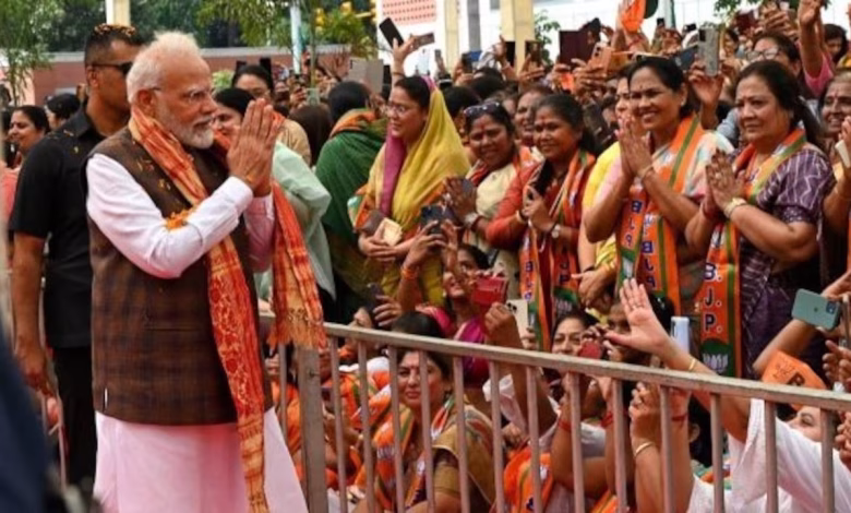 प्रधानमंत्री नरेंद्र मोदी महिला आरक्षण कानून की घोषणा करते हुए, संसद में महिलाओं के नेतृत्व को सशक्त बनाते हुए।