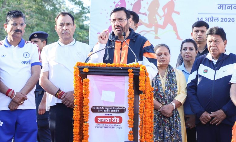 पंचकूला में डॉ. बी.आर. अंबेडकर की जयंती पर सीएम नायब सैनी की समता रन को हरी झंडी दिखाकर रवाना करते मुख्यमंत्री नायब सिंह सैनी।