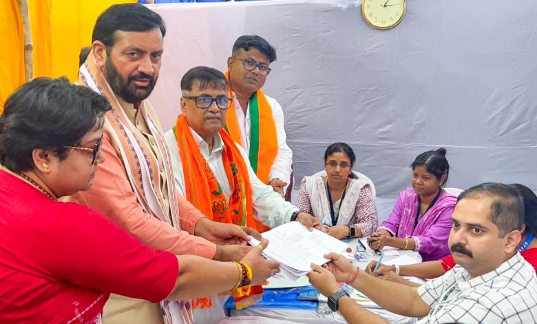 मुख्यमंत्री नायब सैनी का बंगाल रोड शो, बंगाल चुनाव 2026 में जनता को विकास और भ्रष्टाचार पर जागरूक करते हुए