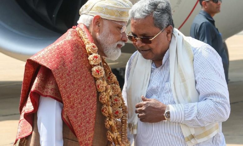 कर्नाटक दौरे पर पीएम मोदी श्री गुरु भैरवैक्य मंदिर का उद्घाटन करते हुए।