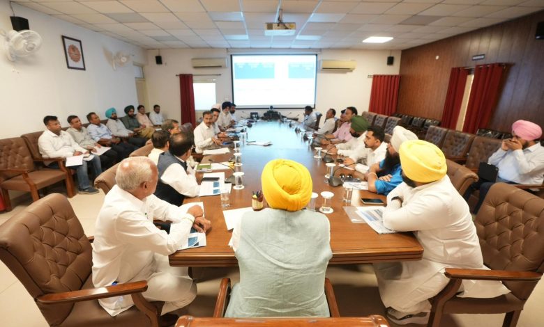 मानसून से पहले बाढ़ सुरक्षा प्रबंधों को मजबूत करने के लिए आप सरकार की ओर से एम्फीबियस मशीनों की खरीद को मंजूरी: मुख्यमंत्री भगवंत सिंह मान