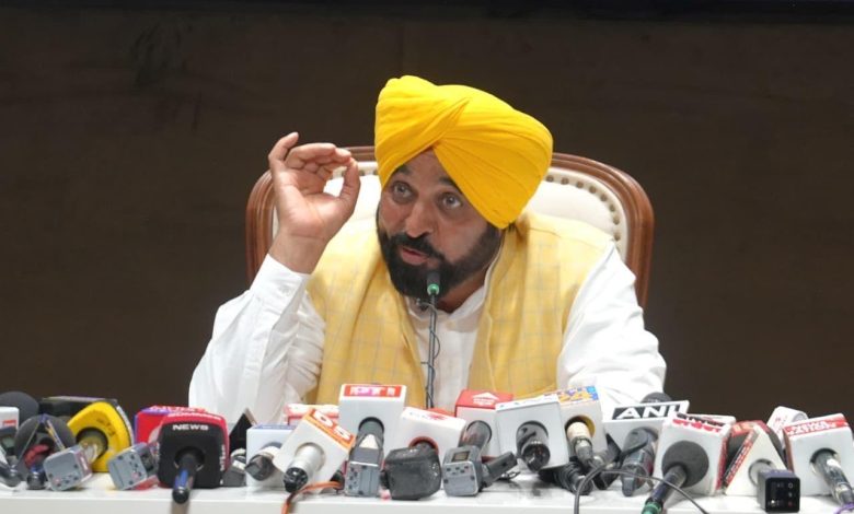 राघव चड्ढा बताएं, जनहित के मुद्दों पर मोदी सरकार के खिलाफ बोलने से क्यों डर रहे?- आप