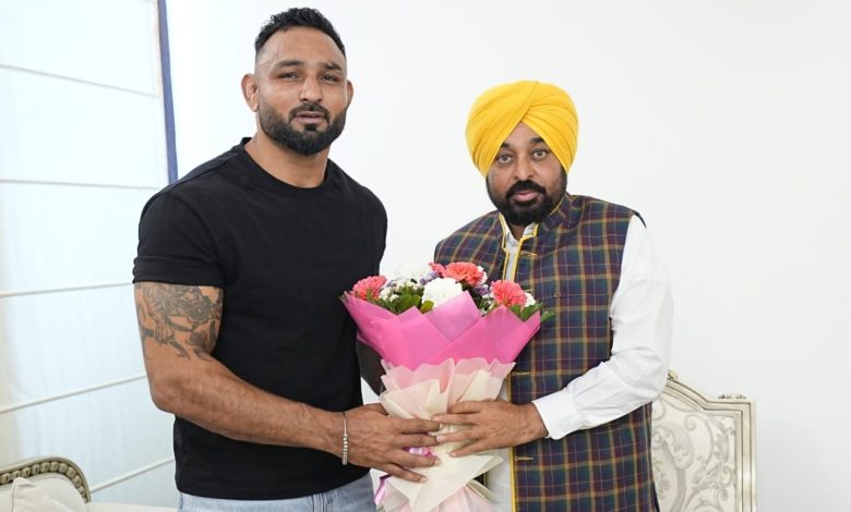 मशहूर अंतरराष्ट्रीय कबड्डी खिलाड़ी पाला जलालपुरिया आप में शामिल