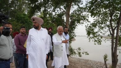 बाढ़ से बचाव के लिए मान सरकार के साथ हाथ मिलाएं: कैबिनेट मंत्री बरिंदर कुमार गोयल और विधायक कुलदीप धालीवाल ने अजनाला में तैयारियों का लिया जायजा 2 अजनाला में बाढ़ नियंत्रण प्रोजेक्ट्स का निरीक्षण करती मान सरकार (Mann government) की टीम