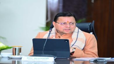मुख्यमंत्री धामी CMO की 16 सदस्यीय टीम के साथ
