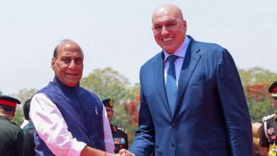 नई दिल्ली में भारत-इटली रक्षा सहयोग बैठक के दौरान राजनाथ सिंह और गुइडो क्रोसेटो।
