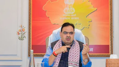 मुख्यमंत्री भजनलाल शर्मा जयपुर ट्रैफिक सिस्टम सुधारने के लिए अधिकारियों के साथ बैठक करते हुए।