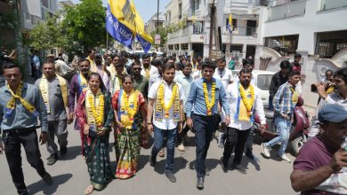 राजकोट के वार्ड नंबर 18 में AAP का डोर-टू-डोर प्रचार, इसुदान गढ़वी ने मांगा जनता का समर्थन