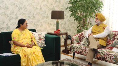 सीएम रेखा गुप्ता दिल्ली हीट वेव तैयारी की समीक्षा करते हुए LG तरुणजीत सिंह संधू के साथ