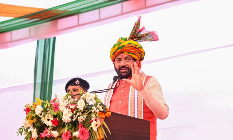 CM नायब सिंह सैनी BJP के 47वें स्थापना दिवस पर अटल बिहारी वाजपेयी की प्रतिमा का अनावरण करते हुए