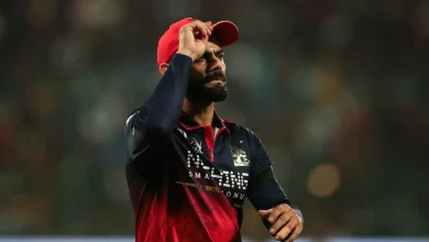 विराट कोहली IPL 2026 का मैदान में खेलते हुए फोटो, RCB vs CSK मुकाबले में शानदार प्रदर्शन।