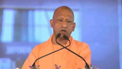 मुख्यमंत्री सीएम योगी आदित्यनाथ लखनऊ में जेम पोर्टल और सरकारी खरीद की समीक्षा बैठक लेते हुए।