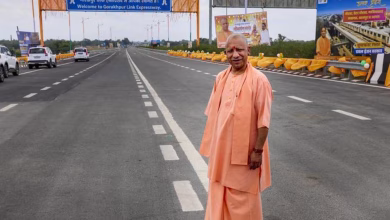 हरदोई में गंगा एक्सप्रेसवे के लोकार्पण समारोह में मुख्यमंत्री योगी आदित्यनाथ।