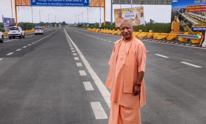 हरदोई में गंगा एक्सप्रेसवे के लोकार्पण समारोह में मुख्यमंत्री योगी आदित्यनाथ।