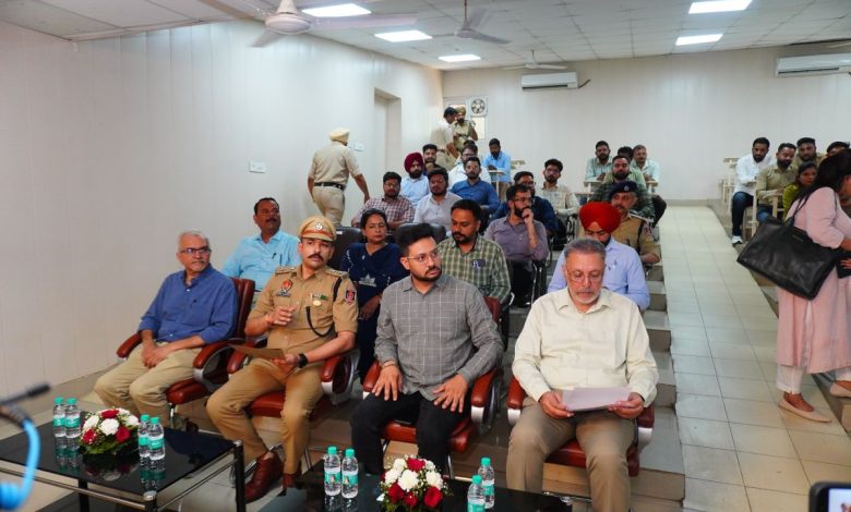 पटियाला जेल ट्रेनिंग स्कूल में तीन दिवसीय प्रशिक्षण कार्यक्रम को संबोधित करते डॉ. बलबीर सिंह।