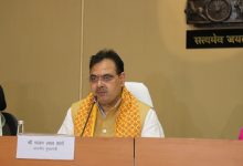 मुख्यमंत्री भजनलाल शर्मा राजस्थान में पेपर लीक की पारदर्शिता और भर्ती के बारे में बात कर रहे हैं।