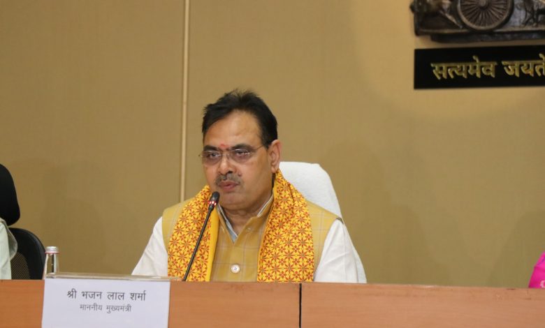 मुख्यमंत्री भजनलाल शर्मा राजस्थान में पेपर लीक की पारदर्शिता और भर्ती के बारे में बात कर रहे हैं।