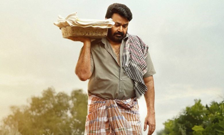 मोहनलाल के जन्मदिन पर ‘दृश्यम 3’ की रिलीज के दौरान थिएटर में ढोल-नगाड़ों के साथ जश्न मनाते फैंस।
