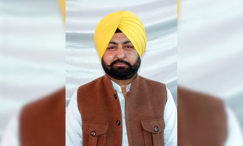 हरदीप सिंह मुंडियन की पहल से कनीजा और मांगली टांडा में पहलवानों को देसी घी व मांस भेंट कर खेलों के लिए प्रेरित करते हुए