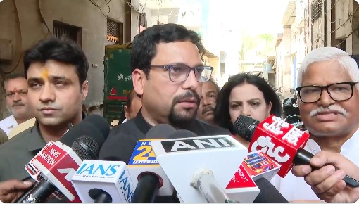 पांडव परिवार से मुलाकात के बाद सियासी बयानबाजी तेज, संजीव झा ने सरकार पर लगाए गंभीर आरोप