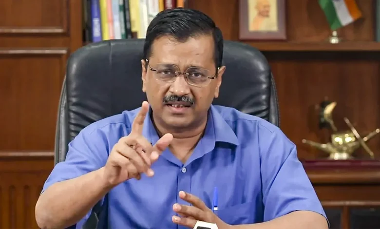 अरविंद केजरीवाल प्रेस बयान देते हुए IB वेरिफिकेशन मामले पर सवाल उठाते हुए