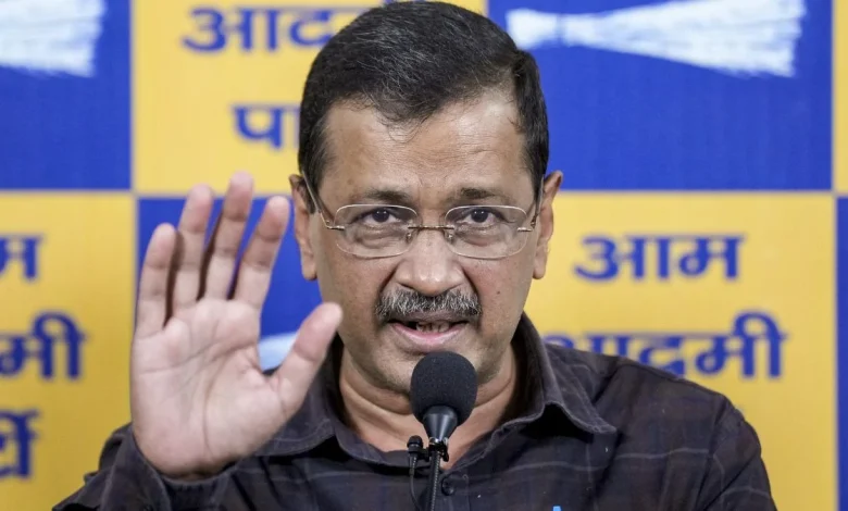आम आदमी पार्टी नेता अरविंद केजरीवाल नीट 2026 पेपर लीक और परीक्षा प्रणाली में सुधार पर चर्चा करते हुए।