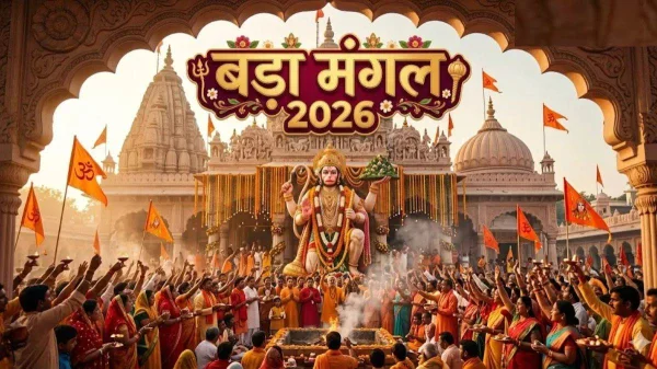 चौथे बड़े मंगल की पूजा के दौरान सिंदूर से सजी भगवान हनुमान की गदा लिए हुए सुंदर प्रतिमा।