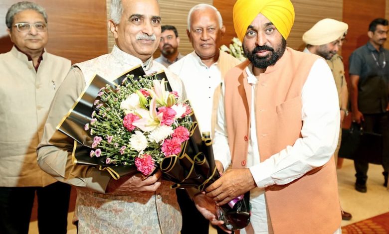 मुख्यमंत्री भगवंत मान ने अमृतसर में रावी-ब्यास जल ट्रिब्यूनल के सदस्यों के साथ की अहम बैठक, अंतरराज्यीय जल विवाद अधिनियम पर हुई चर्चा