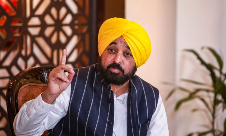 मुख्यमंत्री भगवंत मान दिल्ली दौरा के दौरान केंद्रीय मंत्रियों नितिन गडकरी और शिवराज सिंह चौहान से मुलाकात करते हुए
