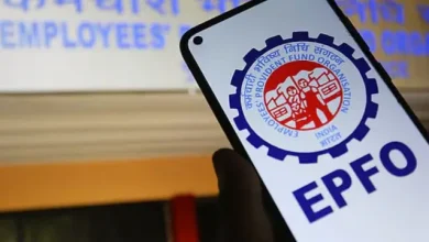 कर्मचारी भविष्य निधि संगठन (EPFO ATM UPI PF withdrawal) सुविधा के जरिए कर्मचारी अपने प्रोविडेंट फंड का पैसा निकालते हुए