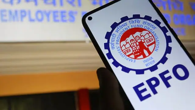 कर्मचारी भविष्य निधि संगठन (EPFO ATM UPI PF withdrawal) सुविधा के जरिए कर्मचारी अपने प्रोविडेंट फंड का पैसा निकालते हुए